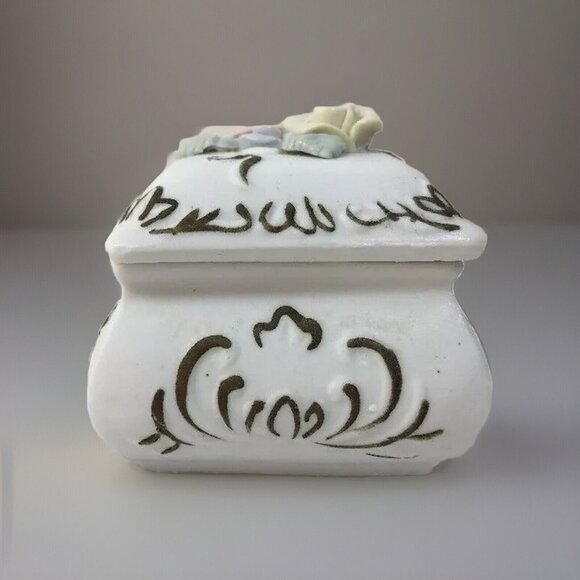 Vintage UCGC Trinket Box Porcelain Bisque Dresser Pill Jewelry Flowers Korea - Picture 8 of 12